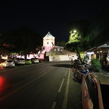 Thara House Hotel Bangkok Bagian luar foto