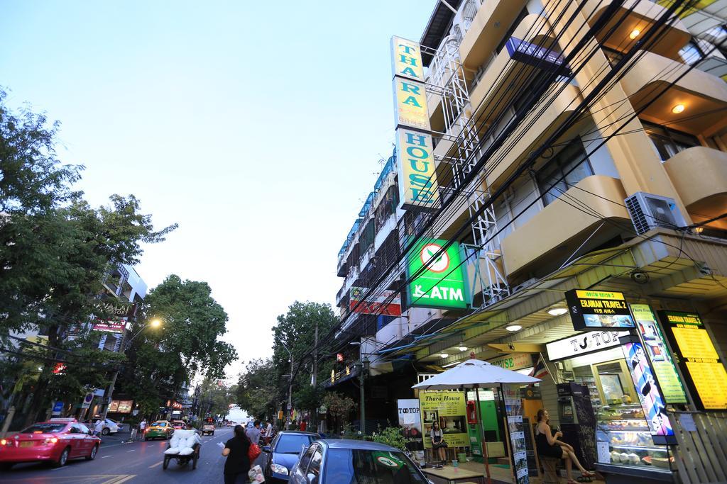 Thara House Hotel Bangkok Bagian luar foto