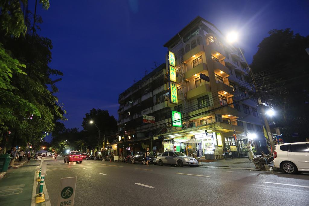 Thara House Hotel Bangkok Bagian luar foto