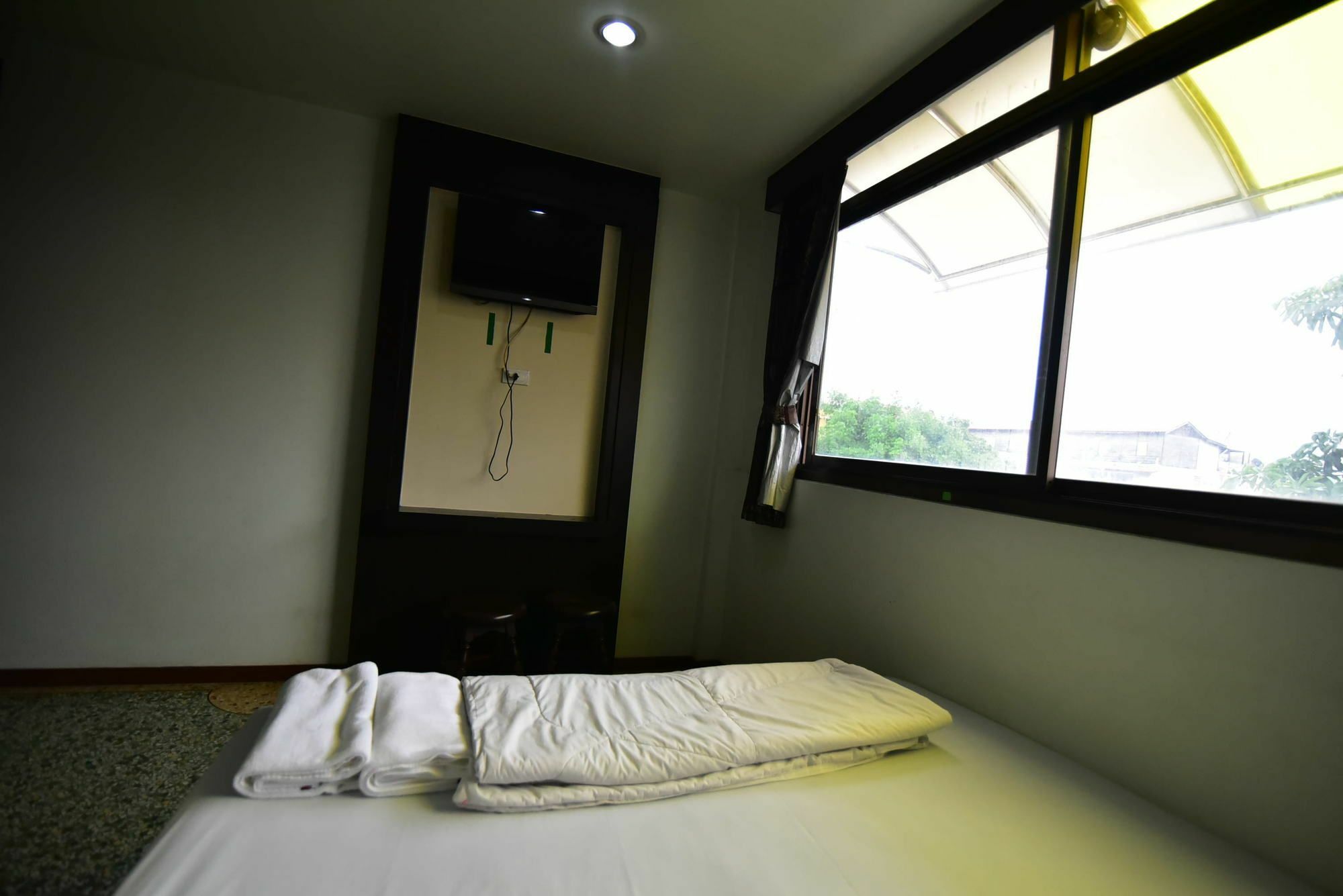 Thara House Hotel Bangkok Bagian luar foto